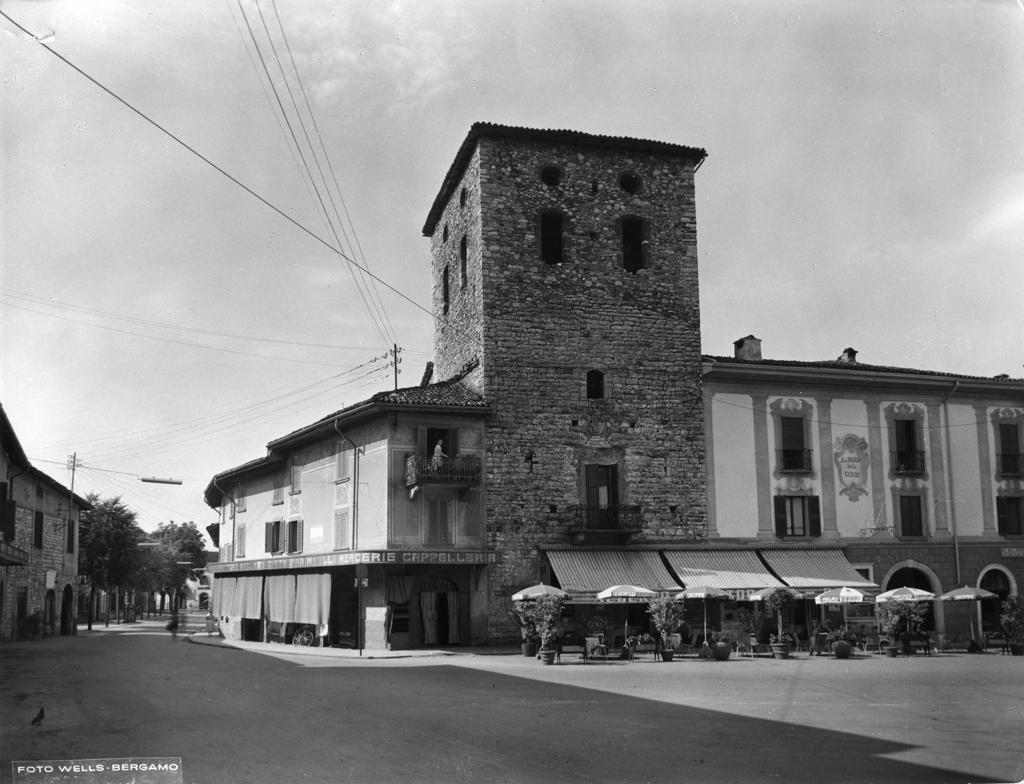 Piazza Cavour · Historify
