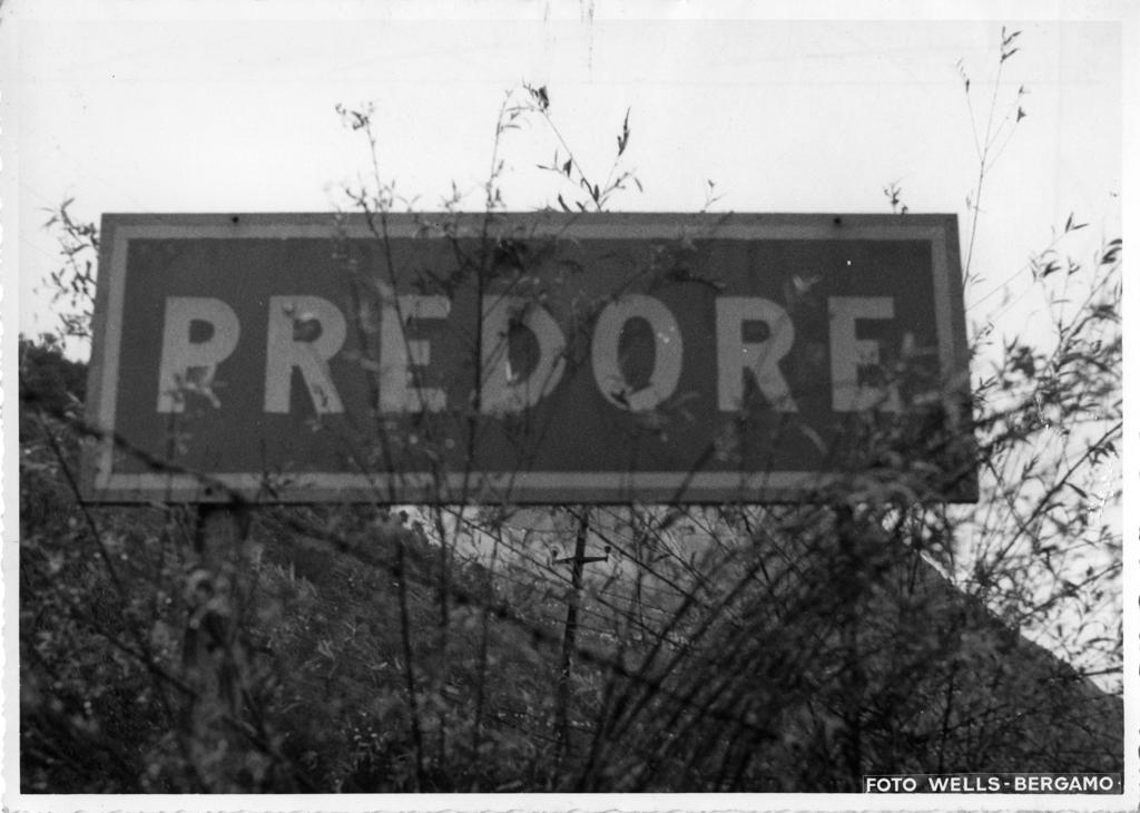 Cartello stradale Predore · Historify