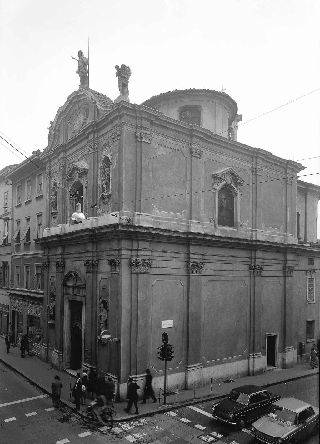 Esterno Chiesa · Historify