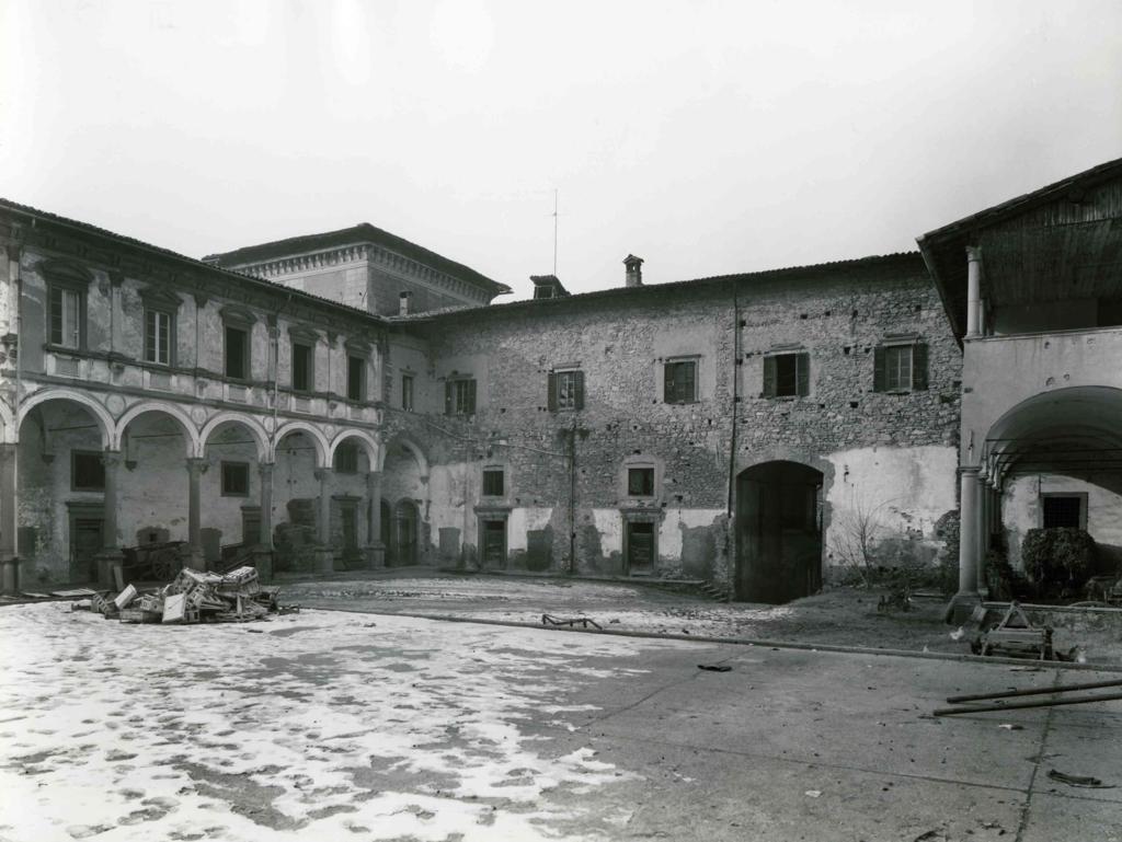 Cortile Monastero Di Astino · Historify