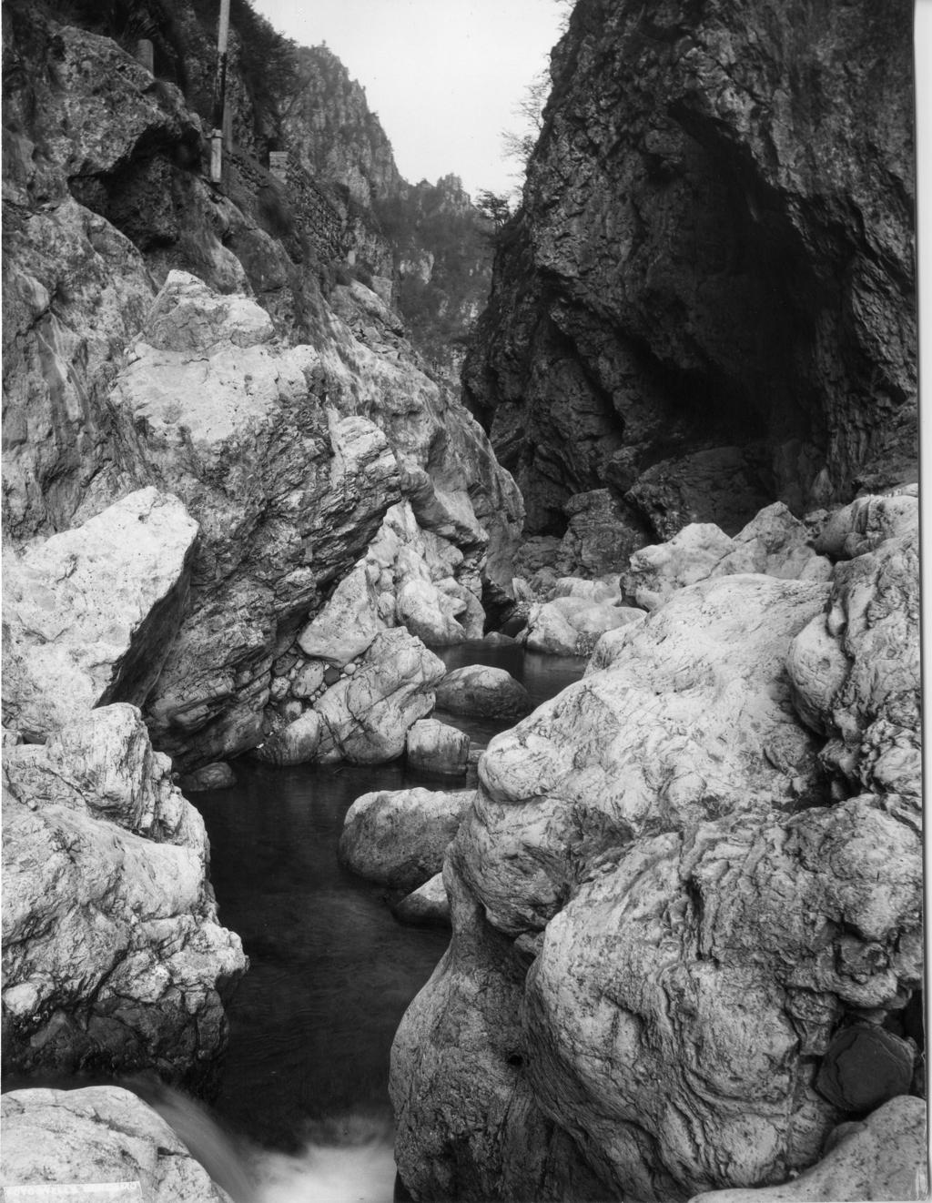 Torrente roccioso · Historify