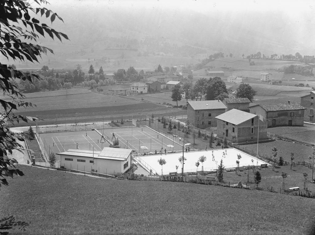 Vista sui campi da tennis · Historify