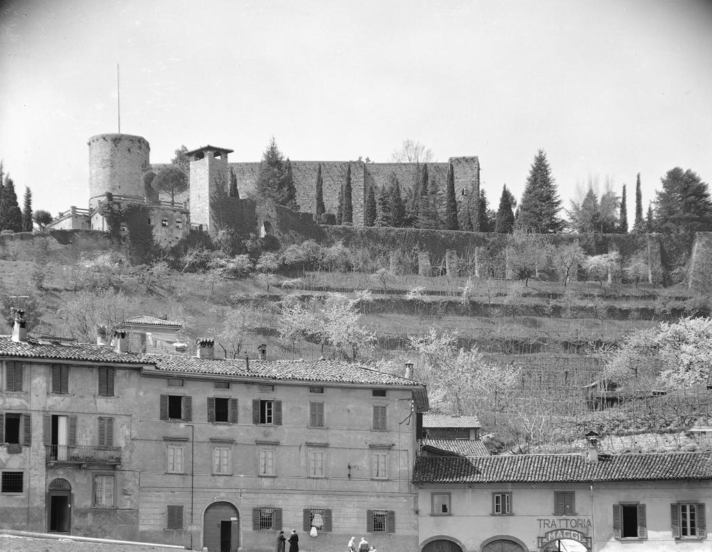 Vista sulla Rocca · Historify