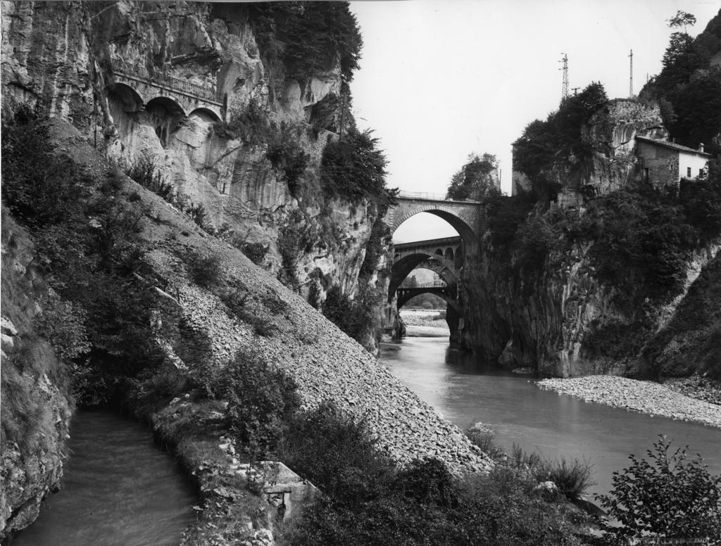 Ponti Di Sedrina · Historify