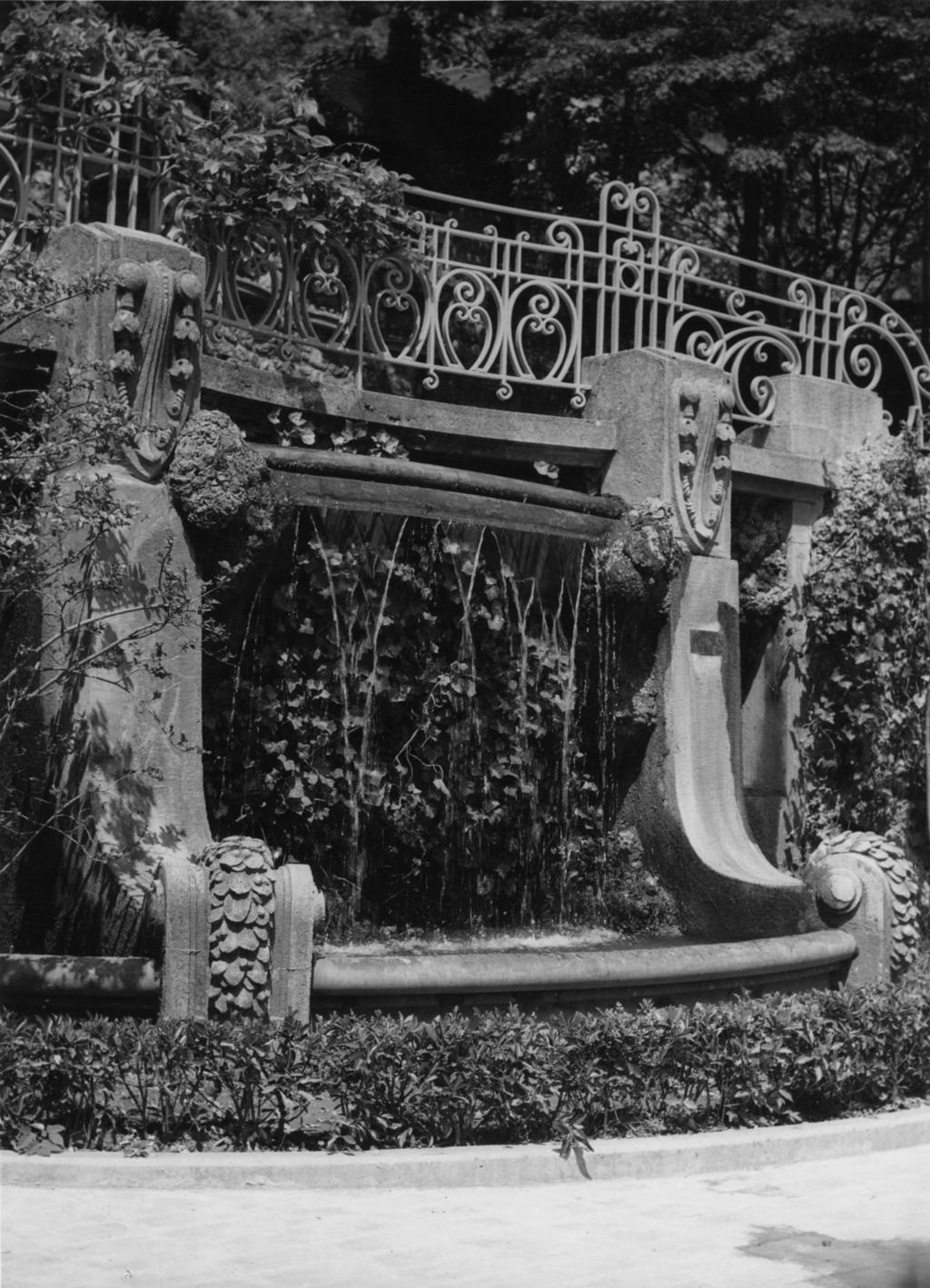 Fontana San Pellegrino Terme · Historify