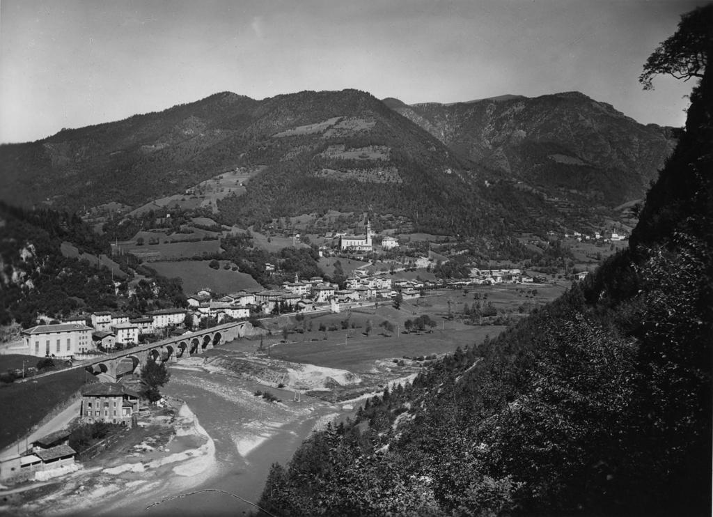 Veduta Dall'Alto Del Ponte Di Piazza Brembana · Historify