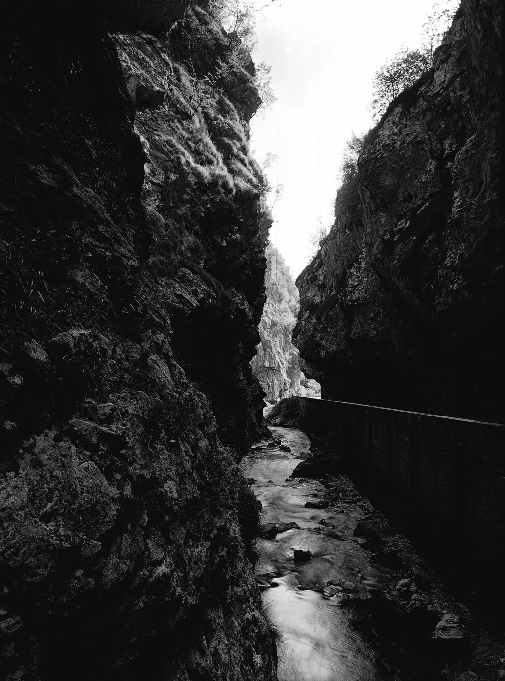 Strada Tra Le Rocce · Historify
