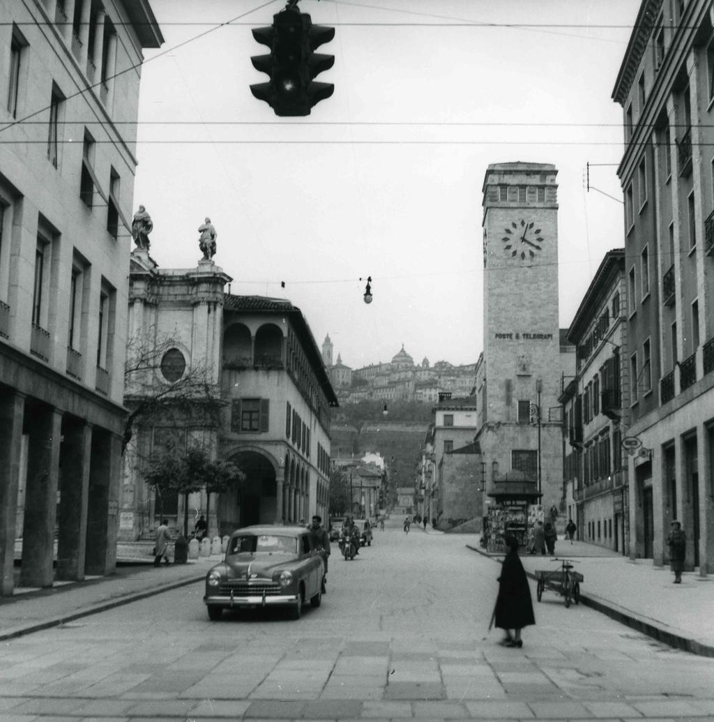 Via Locatelli · Historify