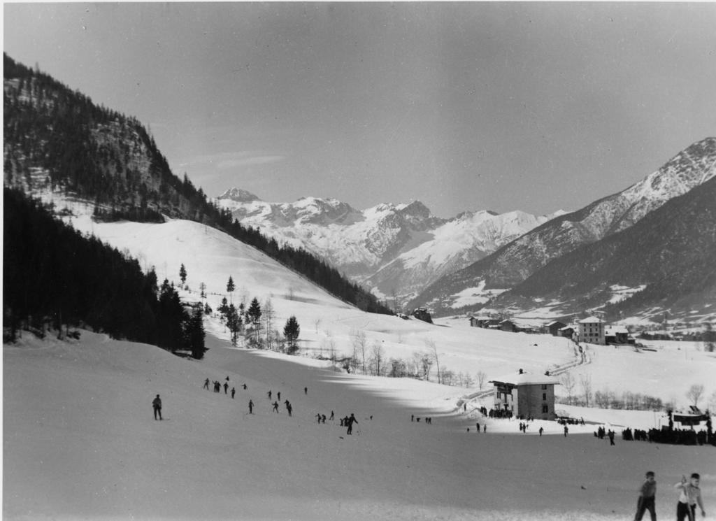 Piazzale di neve · Historify