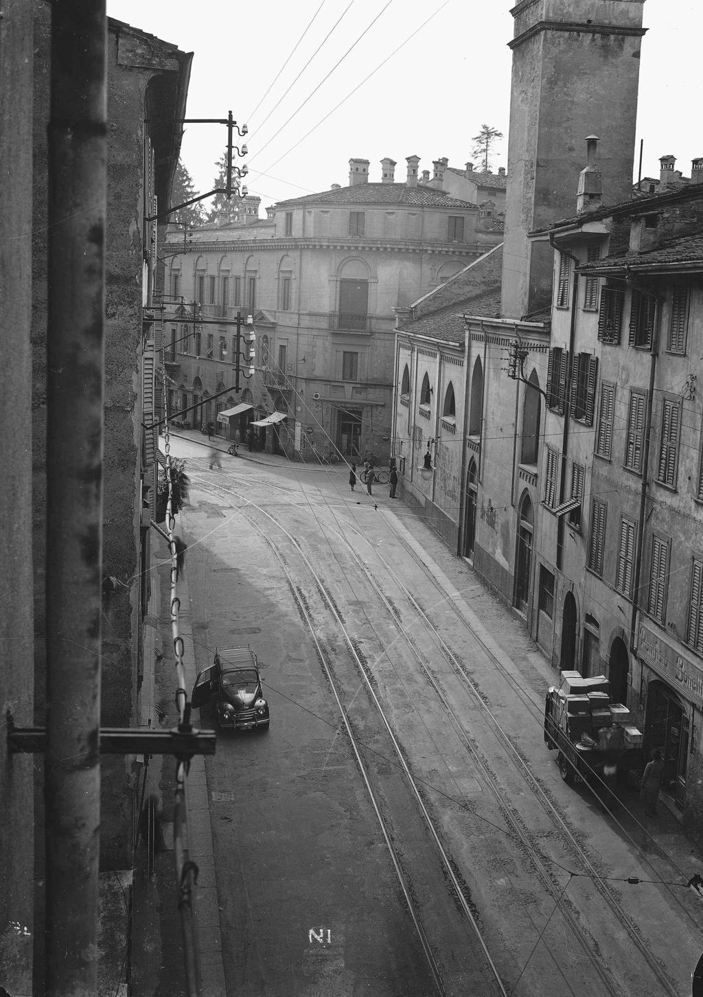 Paesaggio Urbano – Rotaie Del Tram · Historify