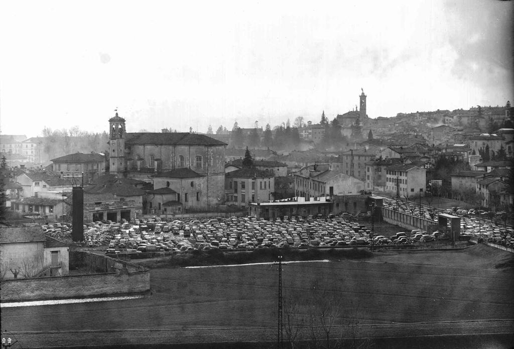 Parcheggio Auto · Historify