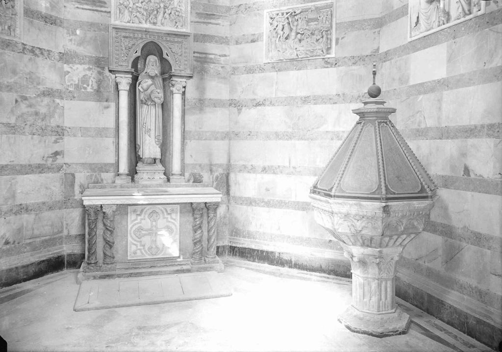 Dettaglio del Battistero in Città Alta · Historify