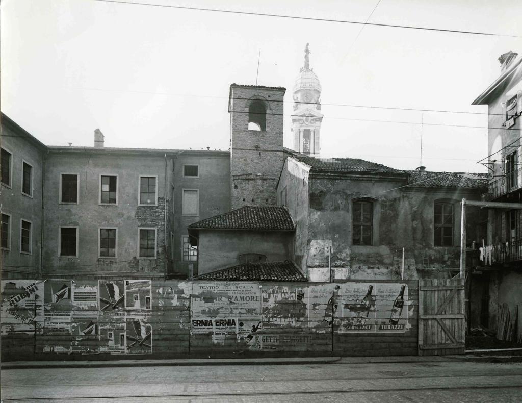 Pubblicità In Via Garibaldi · Historify