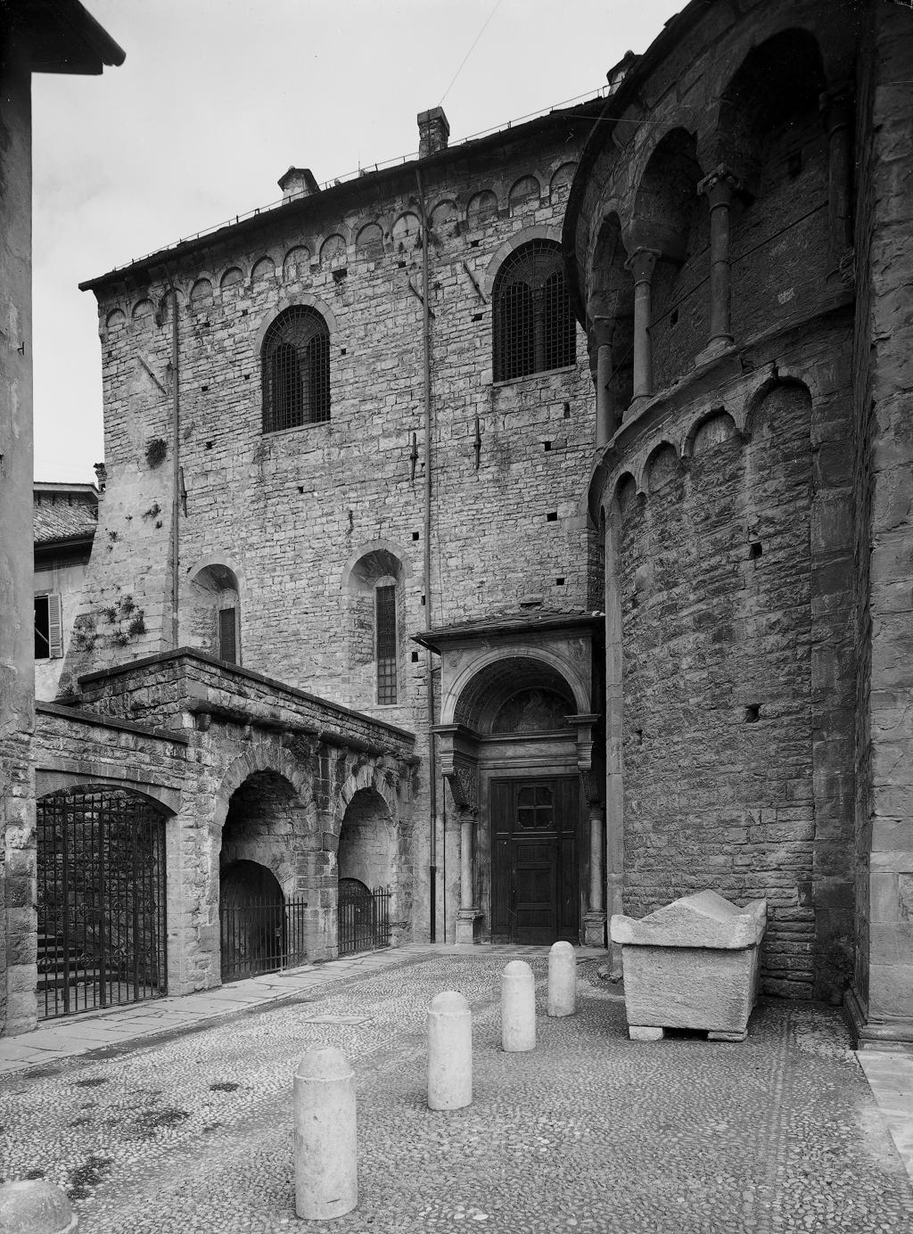Entrata secondaria della Basilica di Santa Maria Maggiore · Historify