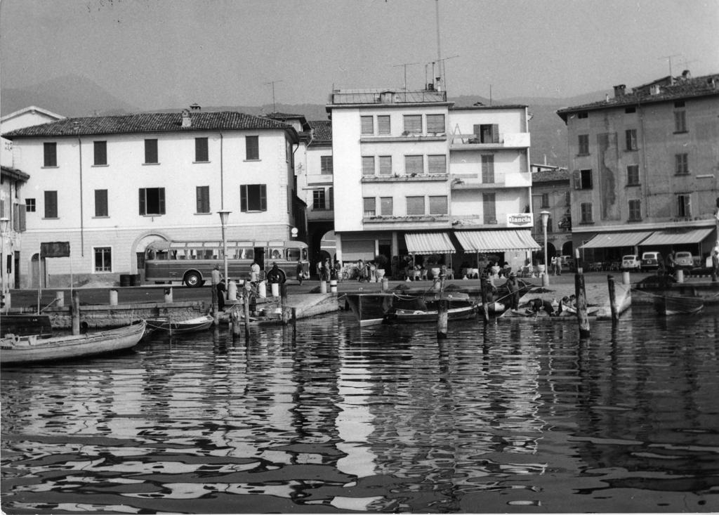 Barche Sul Lago · Historify