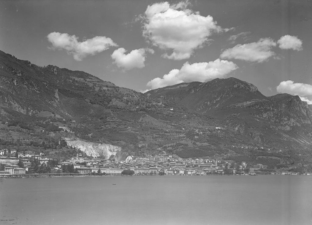 Lovere dal Lago · Historify