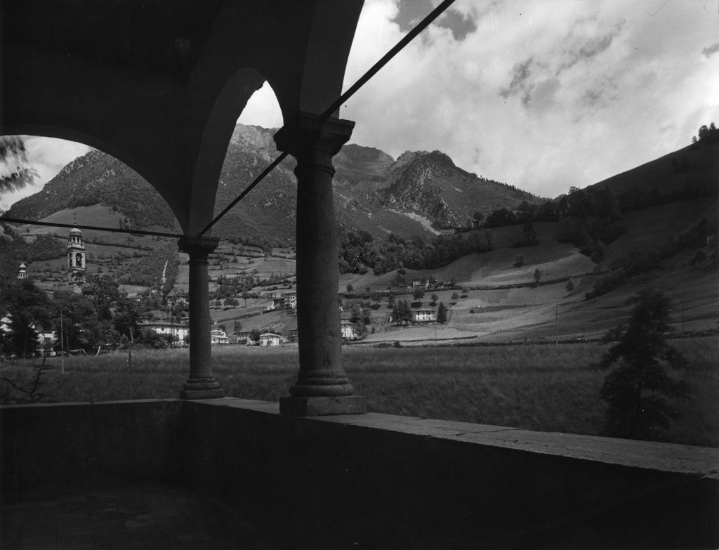 Vista di Ardesio dalla chiesetta di San Pietro · Historify