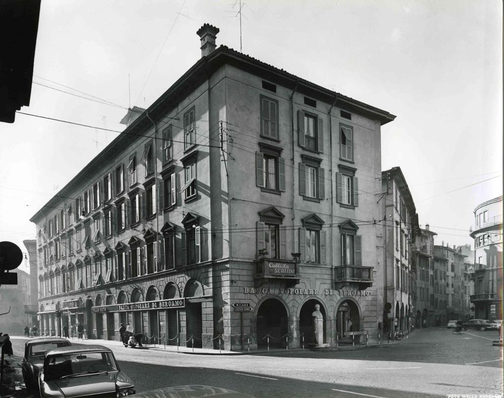 Piazza Pontida · Historify