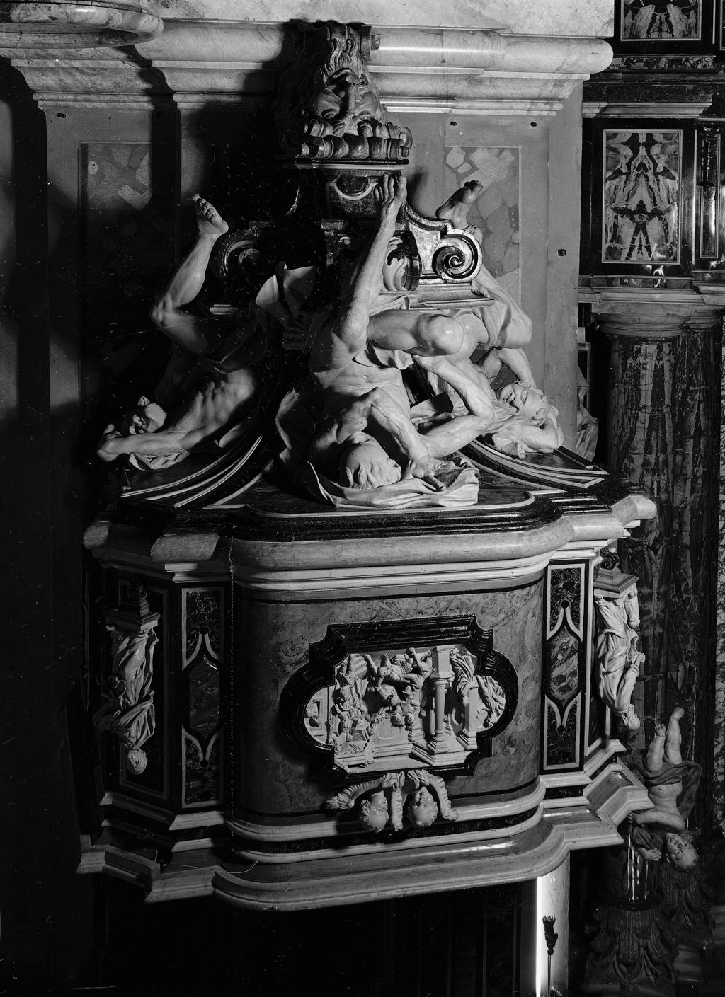 Capitello e pulpito · Historify