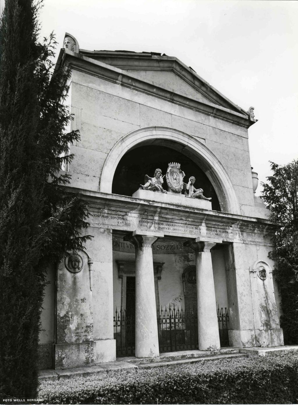 Cappella, Cimitero Bergamo · Historify