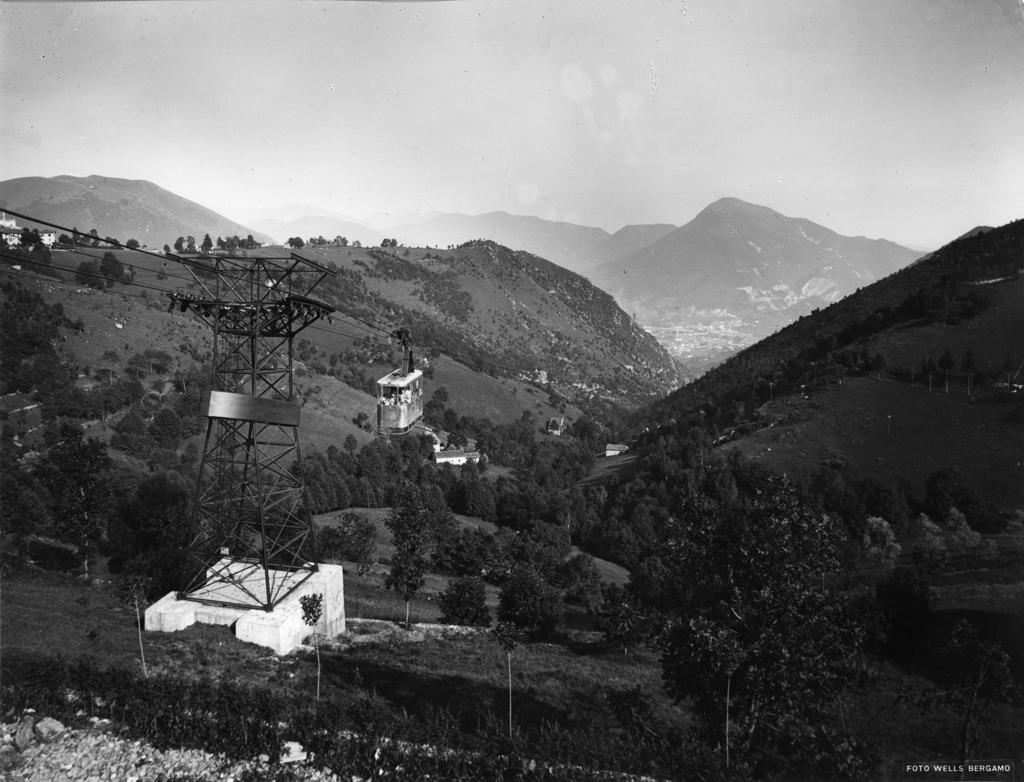 Traliccio della funivia Albino-Selvino · Historify