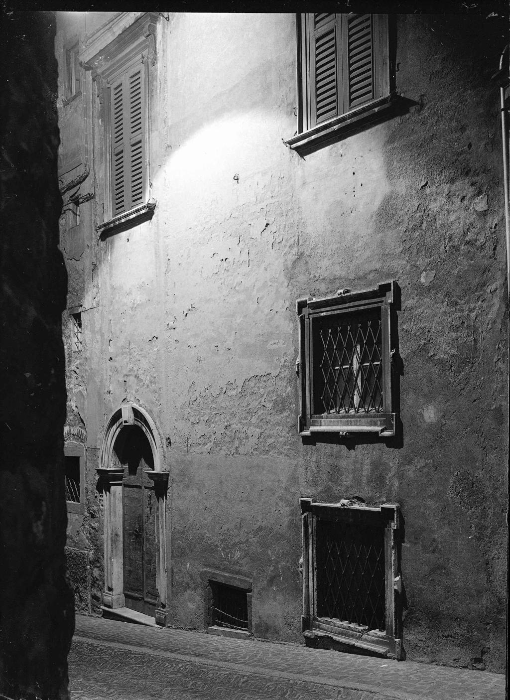 Vicolo Di Città Alta · Historify