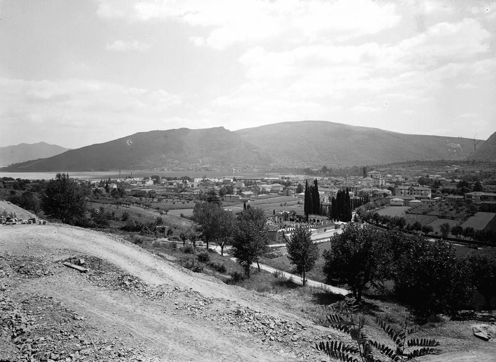 Vista sul lago · Historify