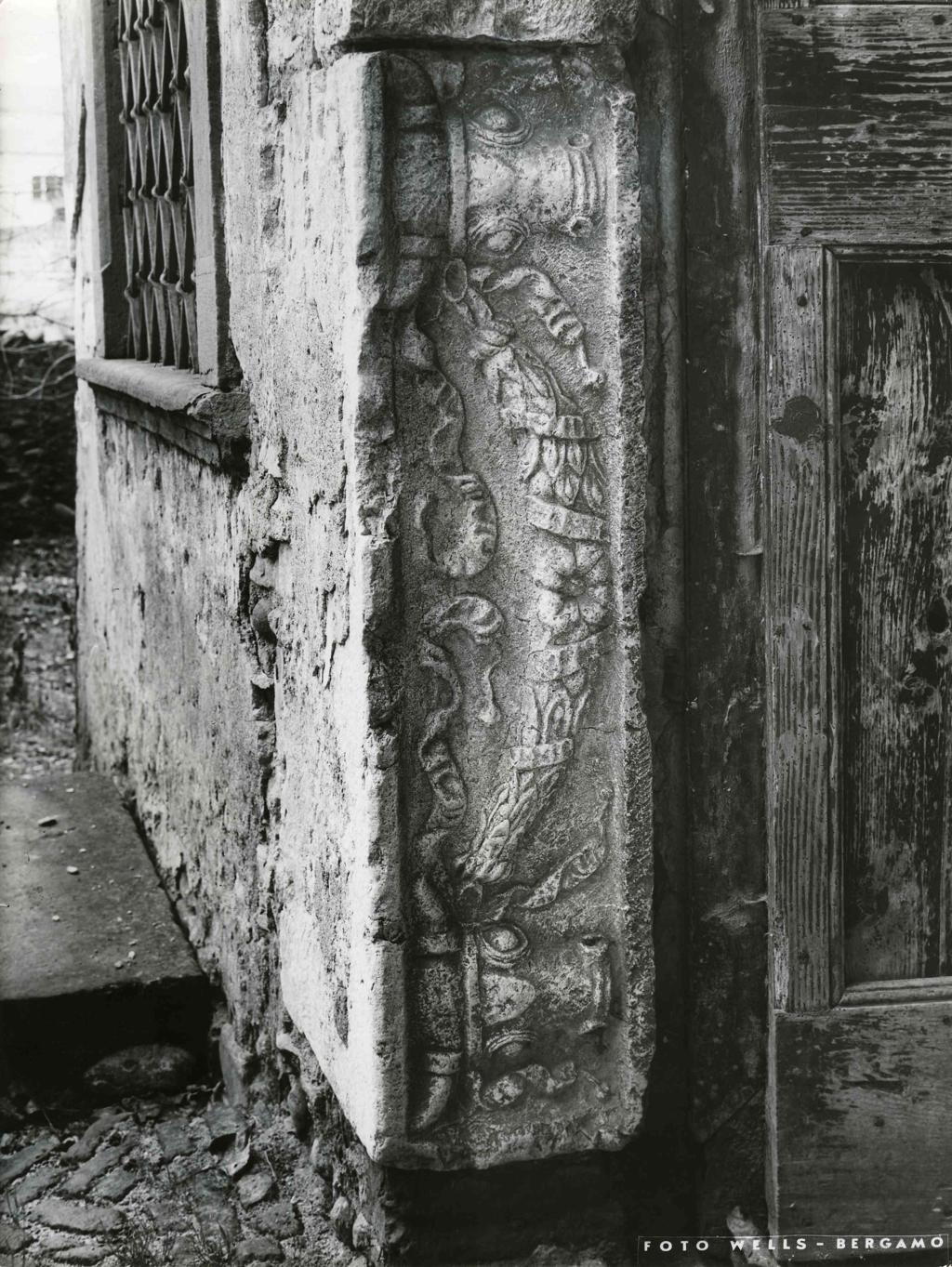 Bassorilievo Nel Chiostro Di San Fermo · Historify