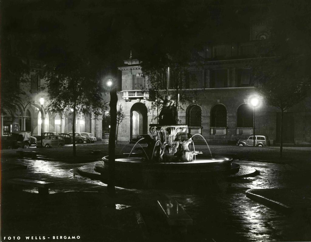 Piazza Dante Alighieri In Notturna · Historify