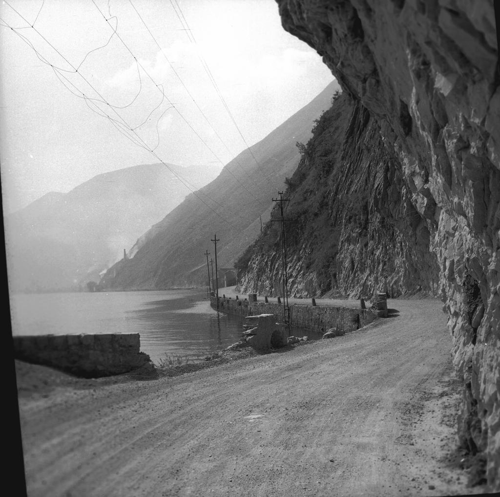 La strada nella roccia · Historify