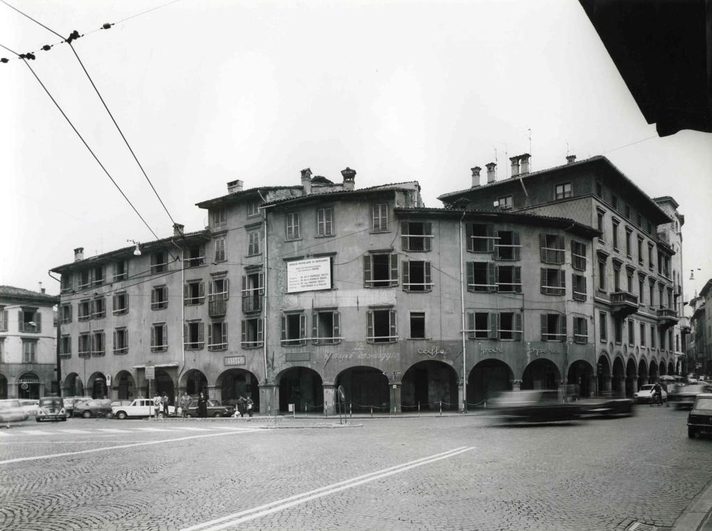 Piazza Pontida · Historify