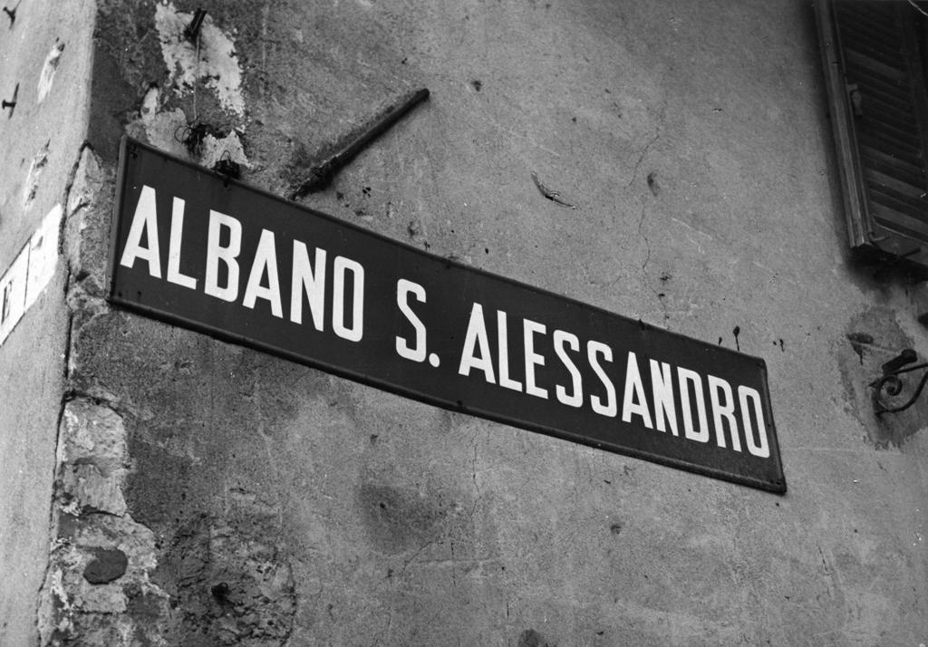Insegna Albano S. Alessandro · Historify