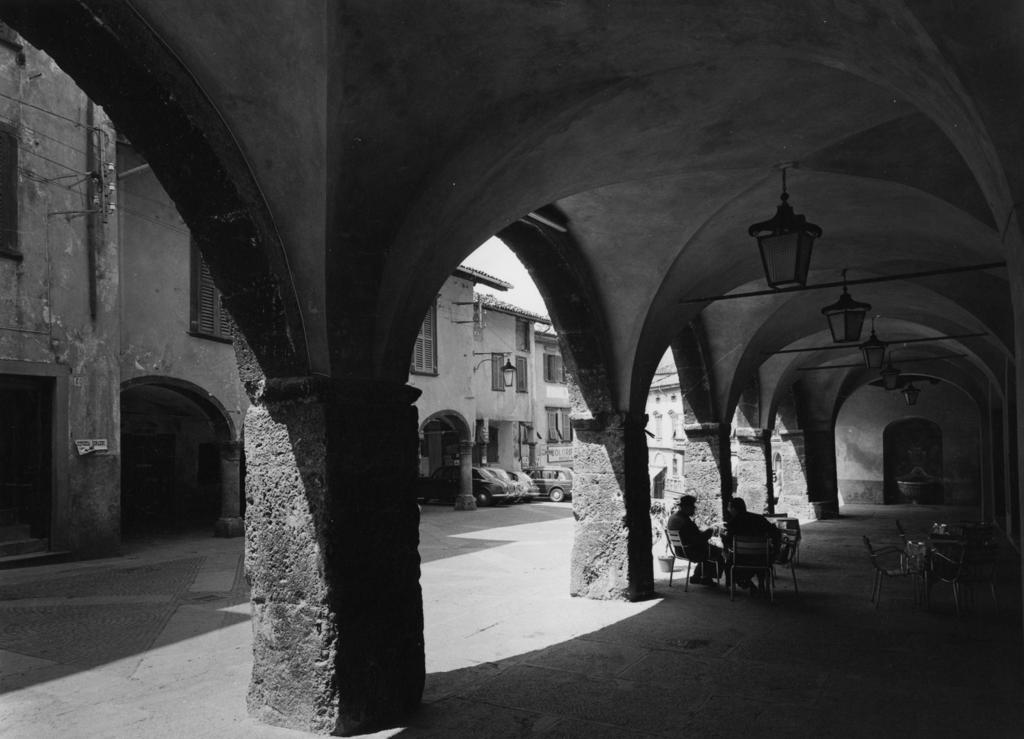 Portici In Piazza Dell'Orologio · Historify