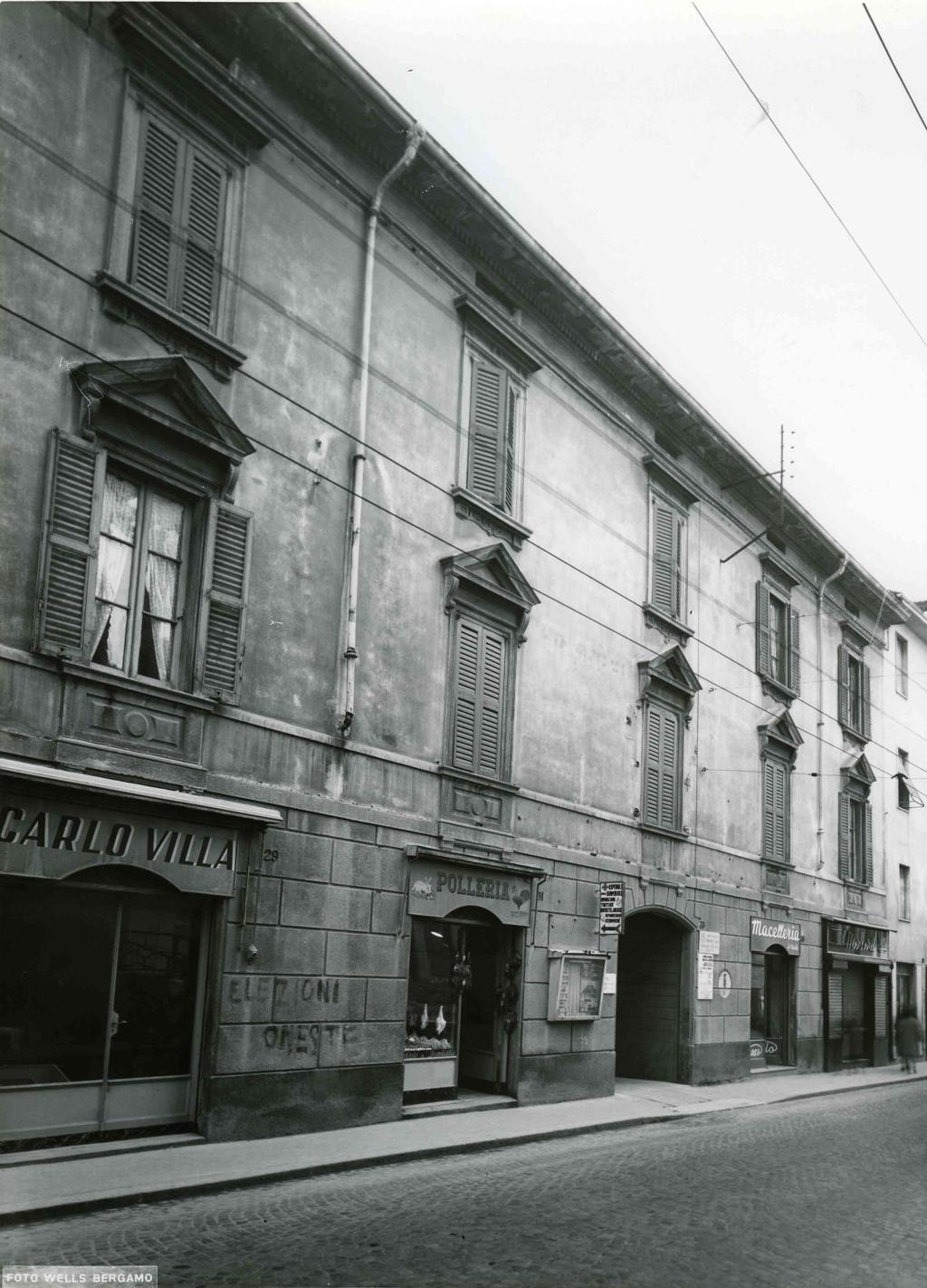 Commercio In Via Zambonate · Historify