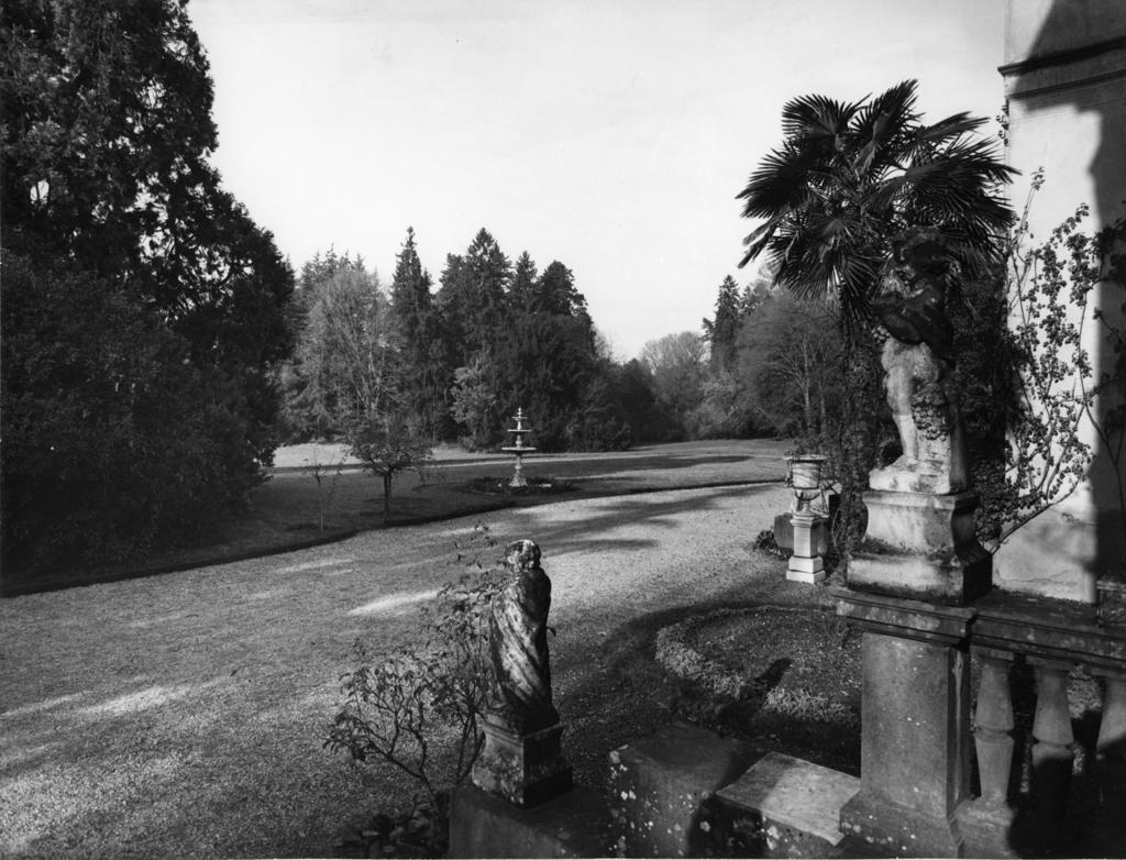 Viale · Historify