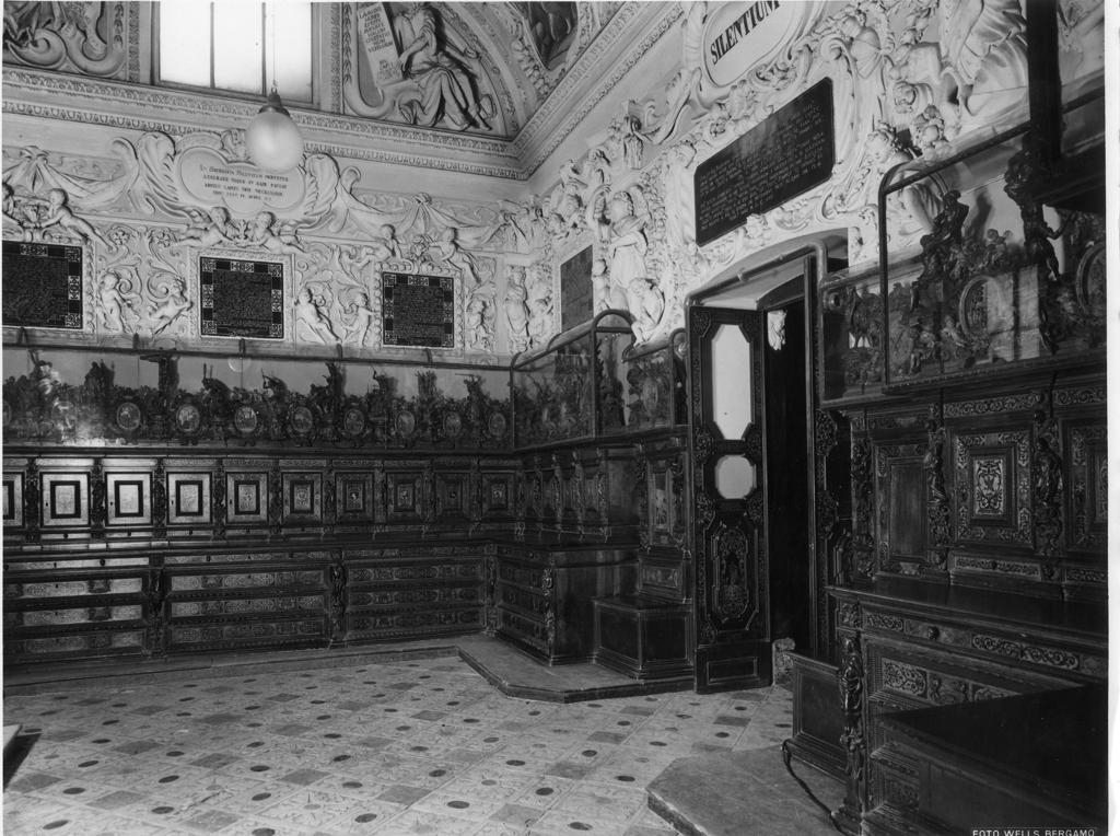 La sacrestia della chiesa · Historify
