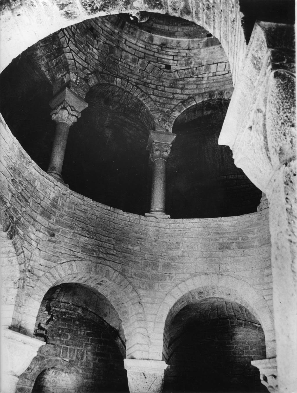 Particolare della Rotonda di San Tomè di Almenno San Bartolomeo · Historify