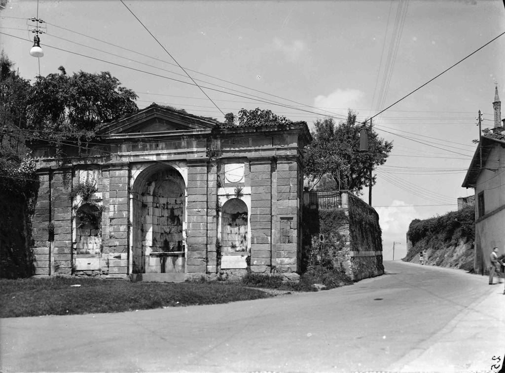 Fontana Di Sant'Agostino · Historify