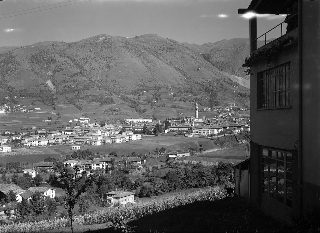 Paese Visto Dall'Alto · Historify