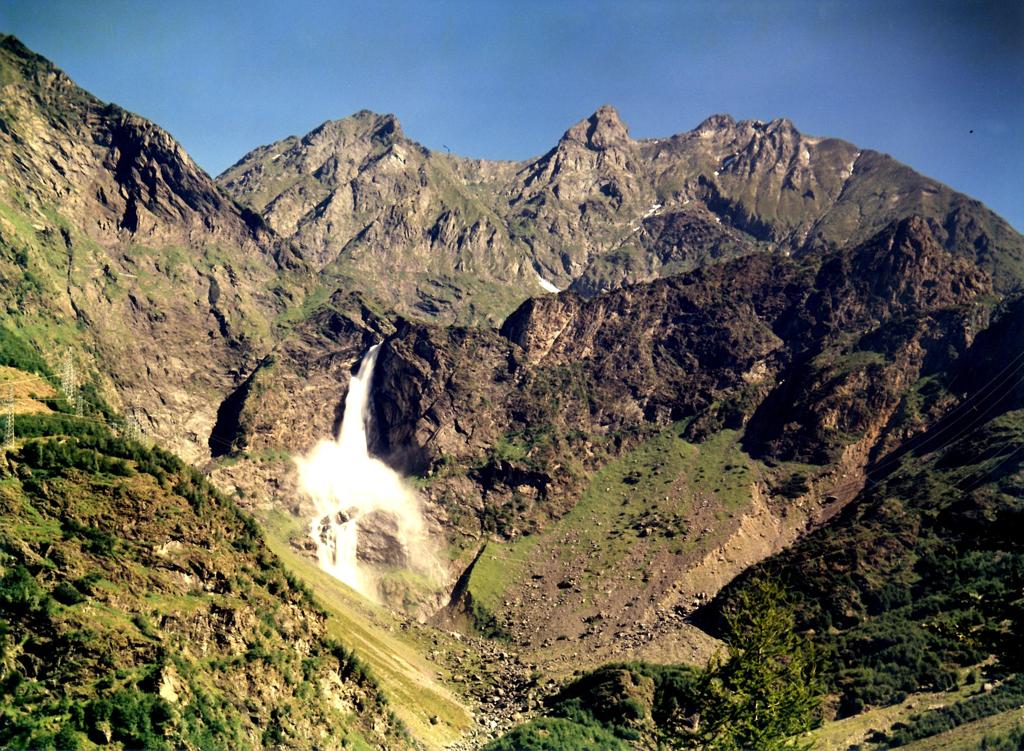 Spettacolo a colori, Cascate del Serio · Historify