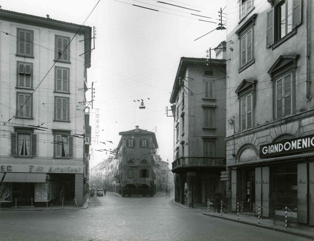 Largo Cinque Vie, Bergamo · Historify