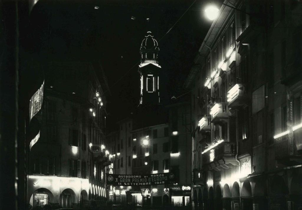 Largo Rezzara in notturna · Historify