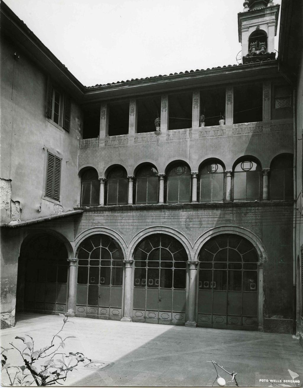 Cortile · Historify
