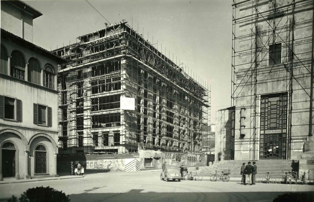 Il Palazzo Delle Poste · Historify