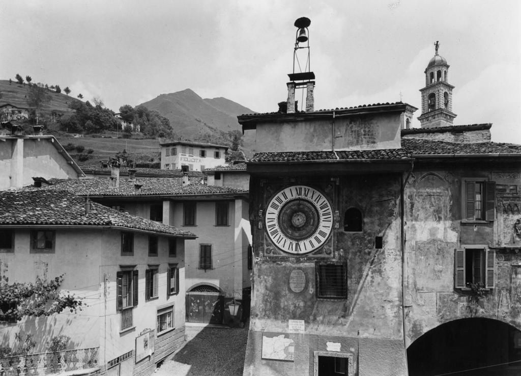 Vista Orologio Planetario Fanzago · Historify