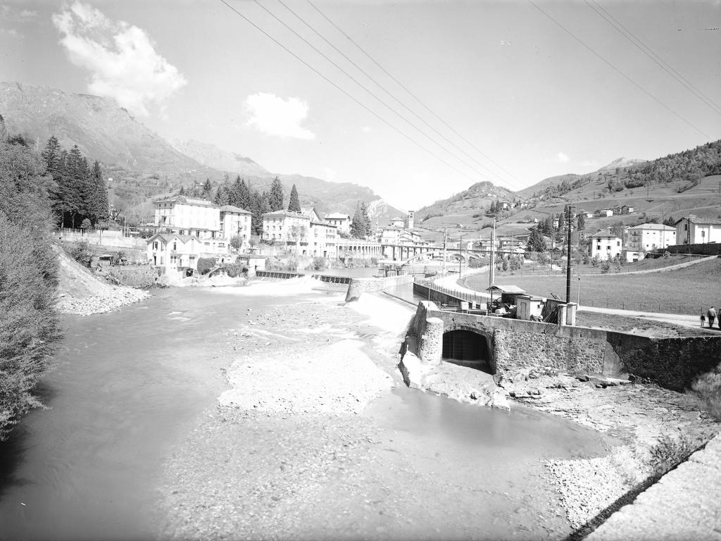 Case In Riva Al Fiume · Historify