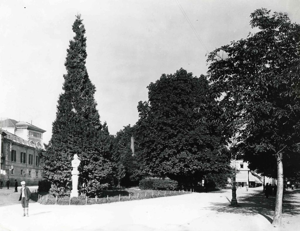 Piazza Matteotti · Historify