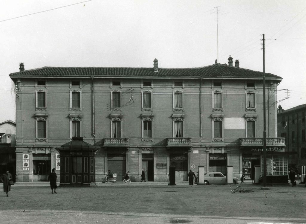 Edicola In Piazza Sant’Anna · Historify