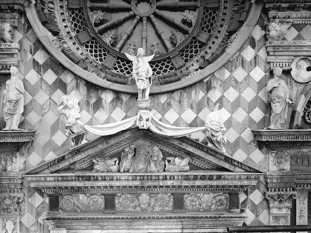Dettaglio della Cappella Colleoni · Historify