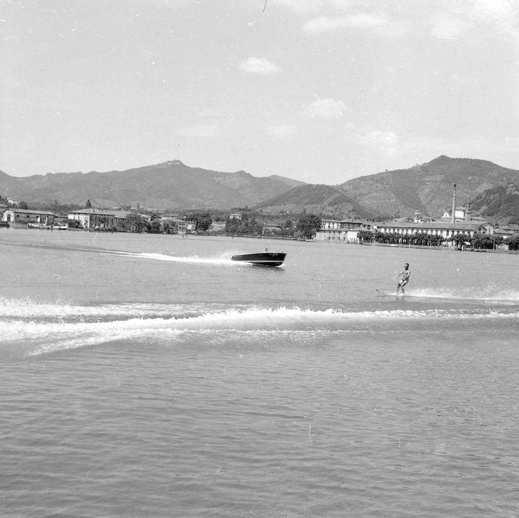 Paese Sul Lago · Historify